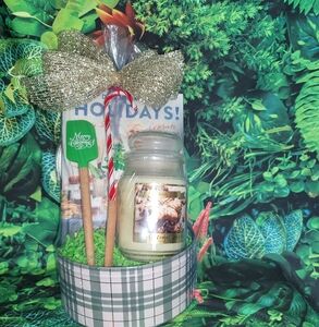 New Holiday Themed Gift Basket